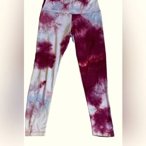 A pair of Wallflower leggings in size medium. Sky blue & pink tie dye.
